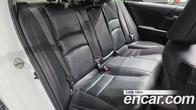 Honda Accord 2017 — photo 11