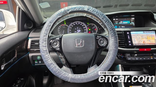 Honda Accord 2017 — photo 13