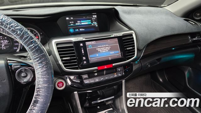Honda Accord 2017 — photo 14