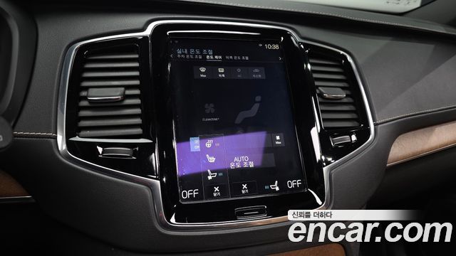 Volvo XC90 2017 — photo 16