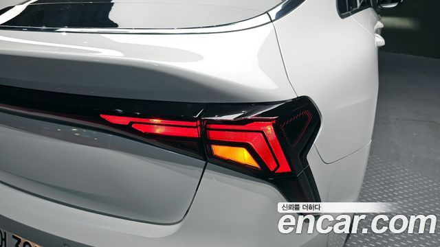 Kia K5 2025 — photo 9