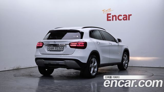 Mercedes-Benz GLA-Class 2018 — photo 2