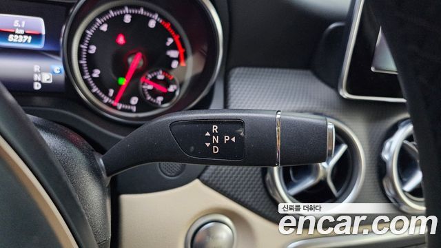 Mercedes-Benz GLA-Class 2018 — photo 12