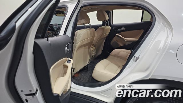 Mercedes-Benz GLA-Class 2018 — photo 17