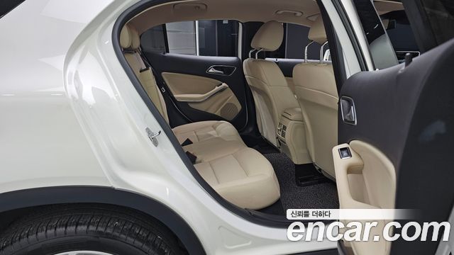 Mercedes-Benz GLA-Class 2018 — photo 18
