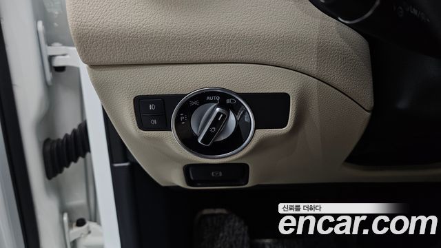 Mercedes-Benz GLA-Class 2018 — photo 23