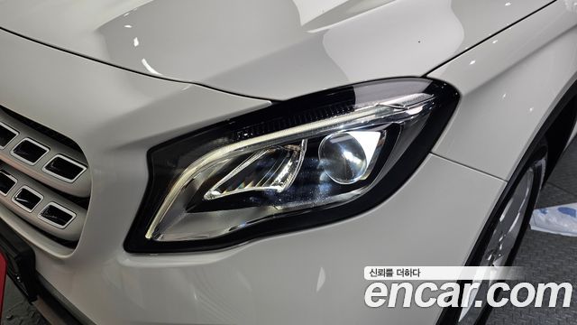 Mercedes-Benz GLA-Class 2018 — photo 8