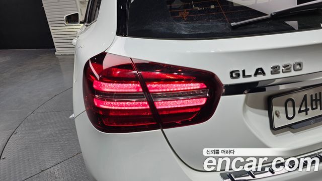 Mercedes-Benz GLA-Class 2018 — photo 9
