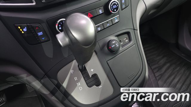 Hyundai Starex 2017 — photo 9