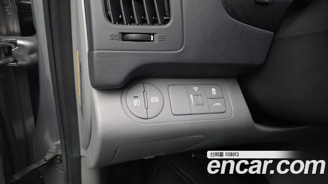 Hyundai Starex 2017 — photo 14