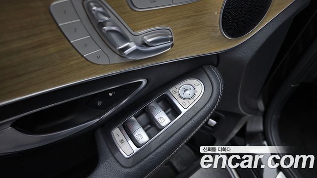 Mercedes-Benz C-Class 2017 — photo 13