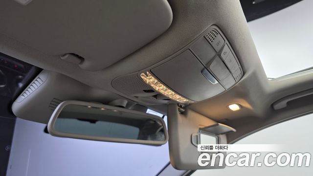 Mercedes-Benz C-Class 2017 — photo 18
