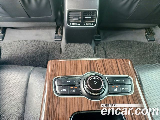 Kia K7 2015 — photo 17