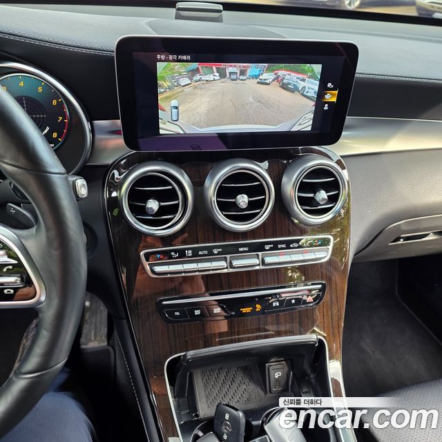 Mercedes-Benz GLC-Class 2020 — photo 16