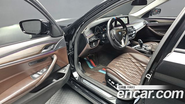 BMW 5-Series 2019 — photo 10