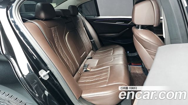 BMW 5-Series 2019 — photo 11