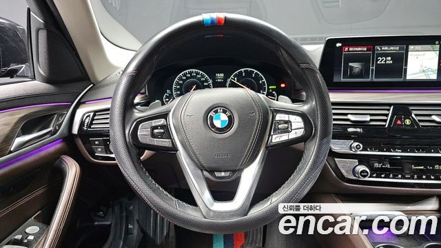 BMW 5-Series 2019 — photo 12