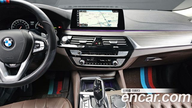 BMW 5-Series 2019 — photo 13