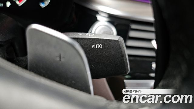 BMW 5-Series 2019 — photo 16