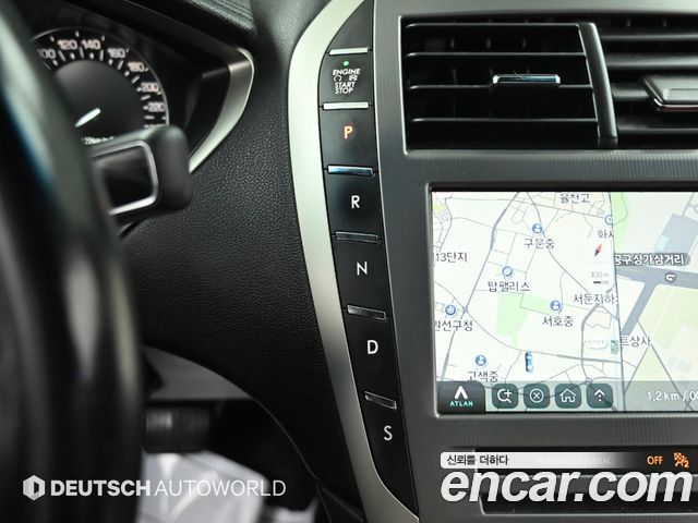 Lincoln MKZ 2017 — photo 9
