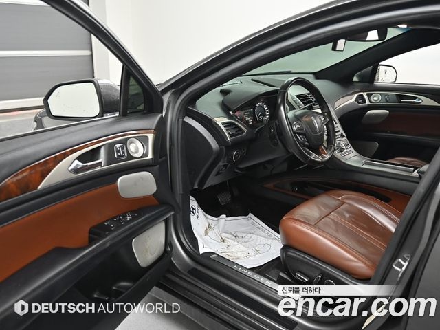 Lincoln MKZ 2017 — photo 11