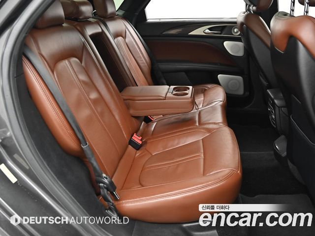 Lincoln MKZ 2017 — photo 12