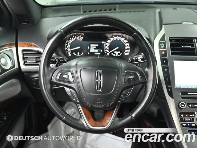 Lincoln MKZ 2017 — photo 13