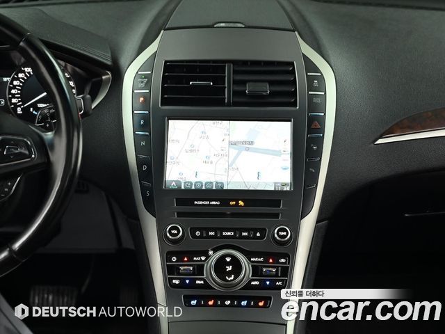 Lincoln MKZ 2017 — photo 14