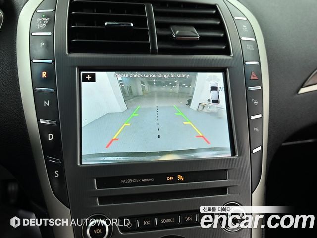 Lincoln MKZ 2017 — photo 15