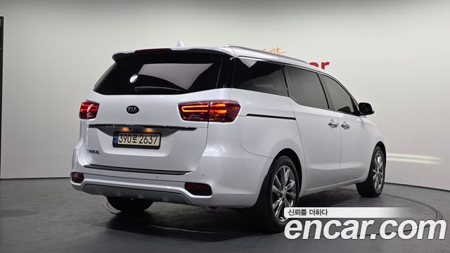 Kia Canival 2020 — photo 2