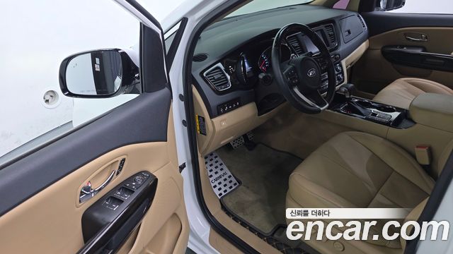 Kia Canival 2020 — photo 11