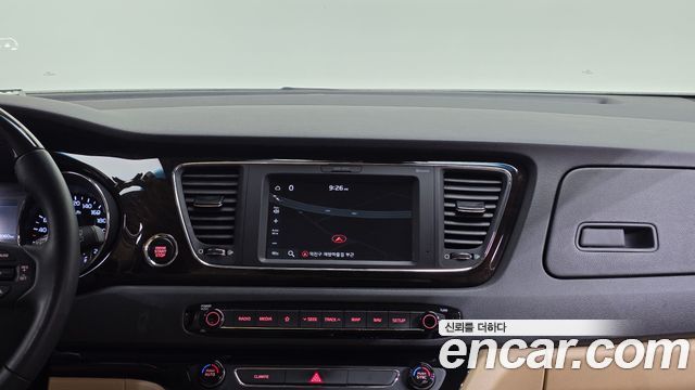 Kia Canival 2020 — photo 16