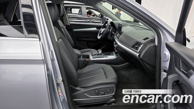 Audi Q5 2023 — photo 17