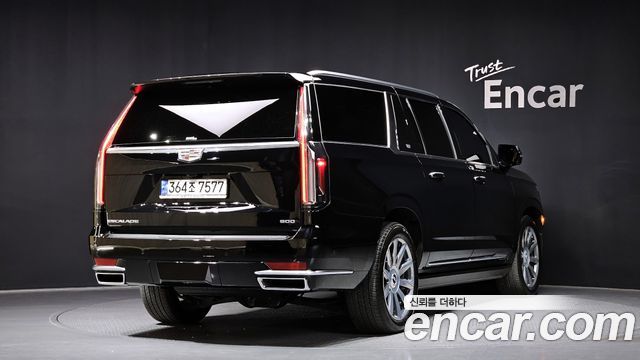 Cadillac Escalade 2023 — photo 2