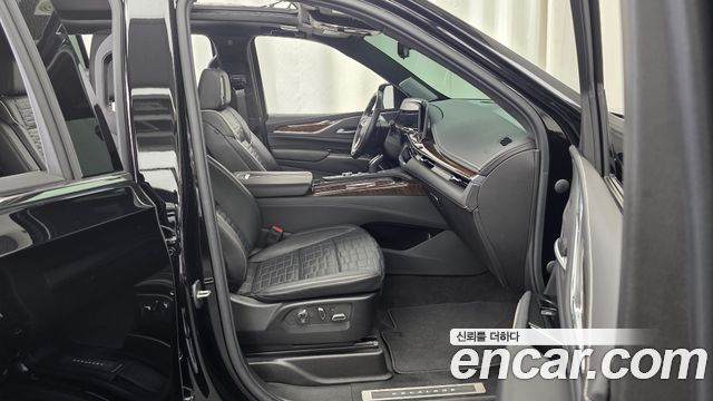 Cadillac Escalade 2023 — photo 17