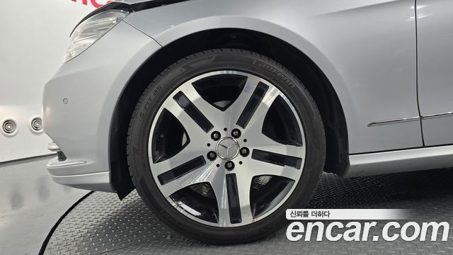 Mercedes-Benz E-Class 2011 — photo 5