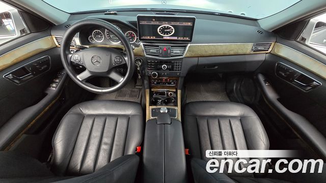 Mercedes-Benz E-Class 2011 — photo 7