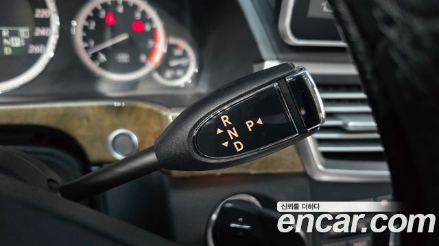 Mercedes-Benz E-Class 2011 — photo 9