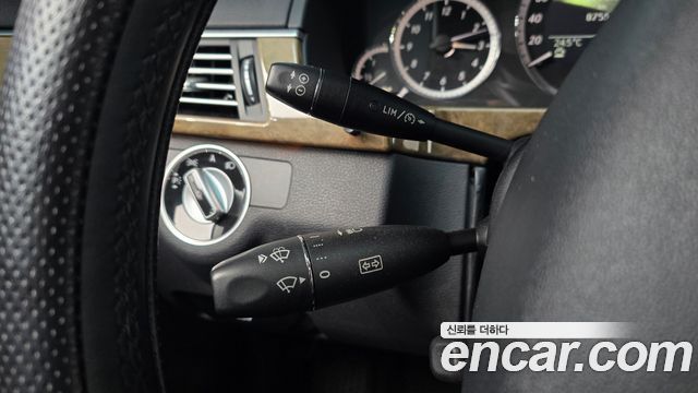 Mercedes-Benz E-Class 2011 — photo 14