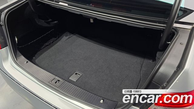 Mercedes-Benz E-Class 2011 — photo 18