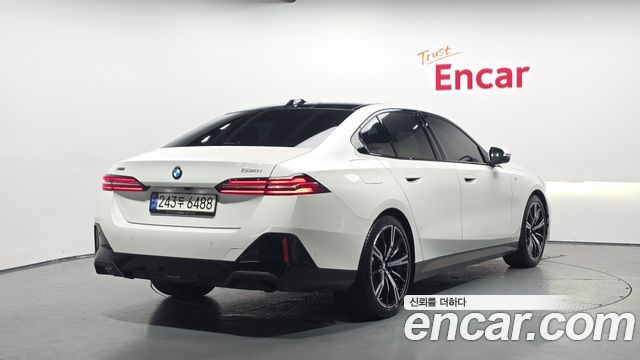 BMW 5-Series 2024 — photo 2