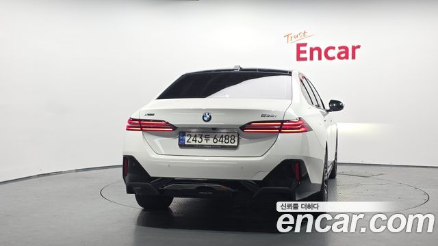 BMW 5-Series 2024 — photo 4