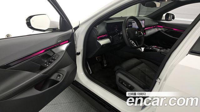 BMW 5-Series 2024 — photo 13