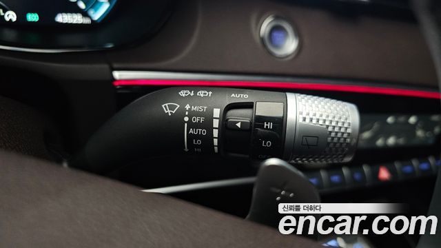 Genesis GV70 2023 — photo 18