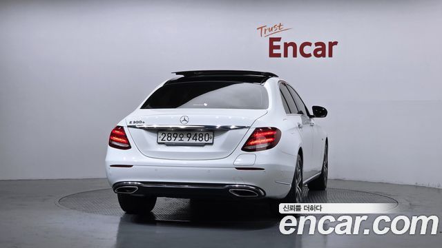 Mercedes-Benz E-Class 2019 — photo 4
