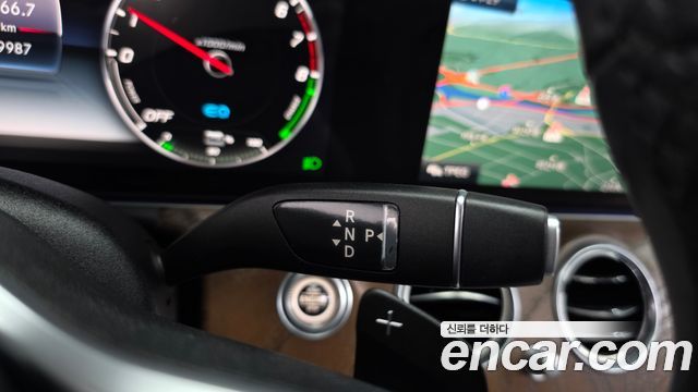 Mercedes-Benz E-Class 2019 — photo 9