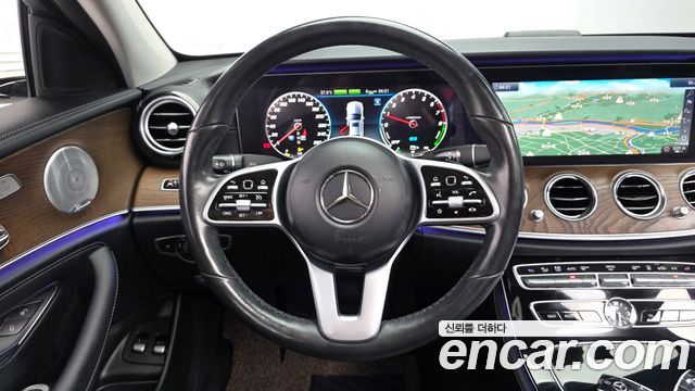 Mercedes-Benz E-Class 2019 — photo 13