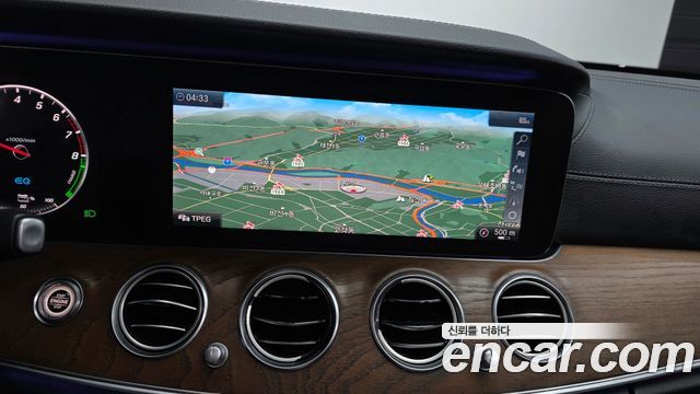 Mercedes-Benz E-Class 2019 — photo 15
