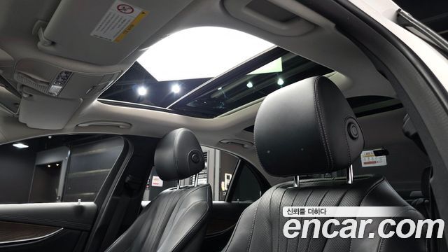 Mercedes-Benz E-Class 2019 — photo 16