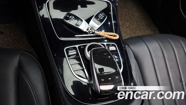 Mercedes-Benz E-Class 2019 — photo 18